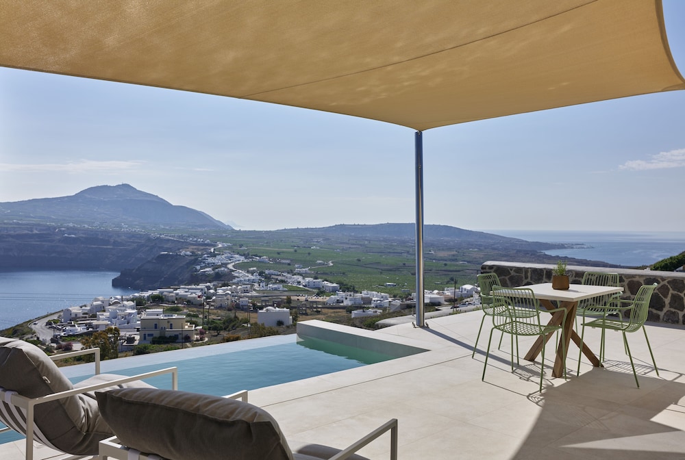 Apanemo Hotel and Suites 34/59