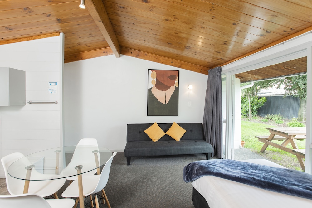 Waikanae Beach Motel 63/76
