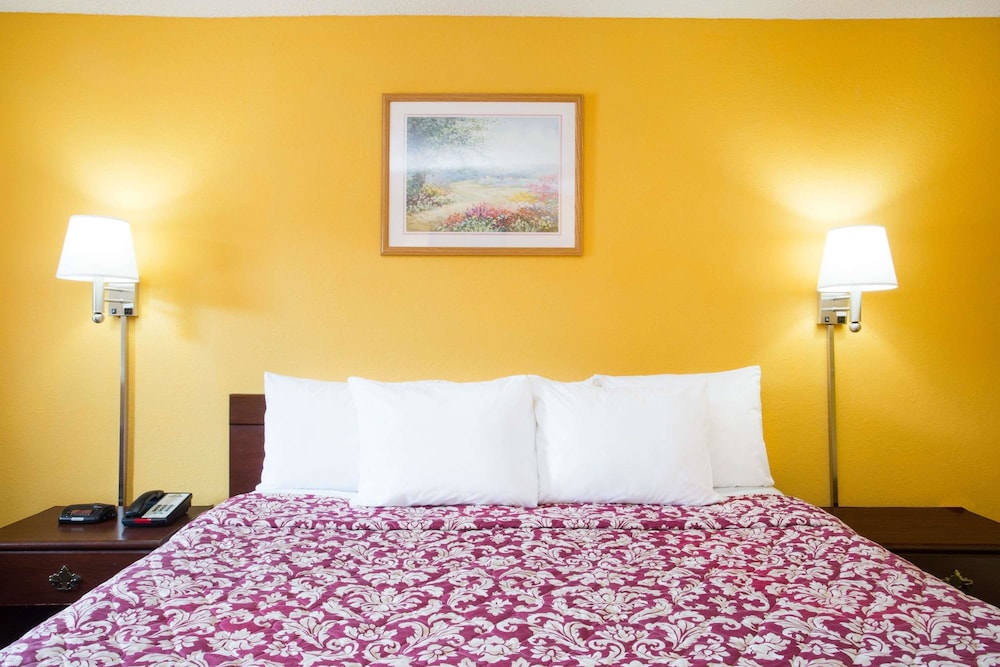 Days Inn By Wyndham Camilla 3/24