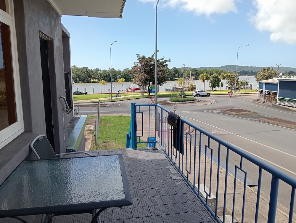 Innisfail Riverfront Motel 21/27