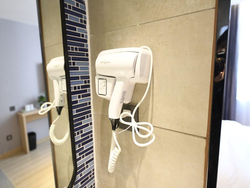 Shell Shanghai Normal University Hongcao Road Metro Station Guiping Road Hotel 24/24