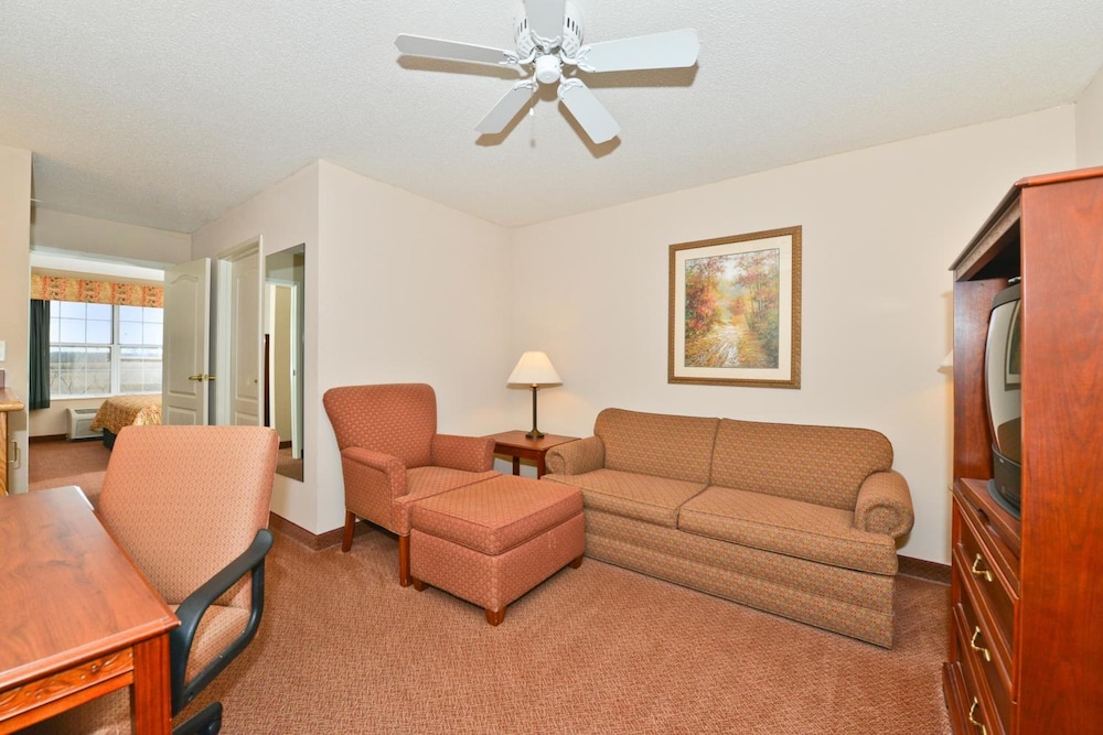 BlissPoint Inn and Suites Marion 26/47