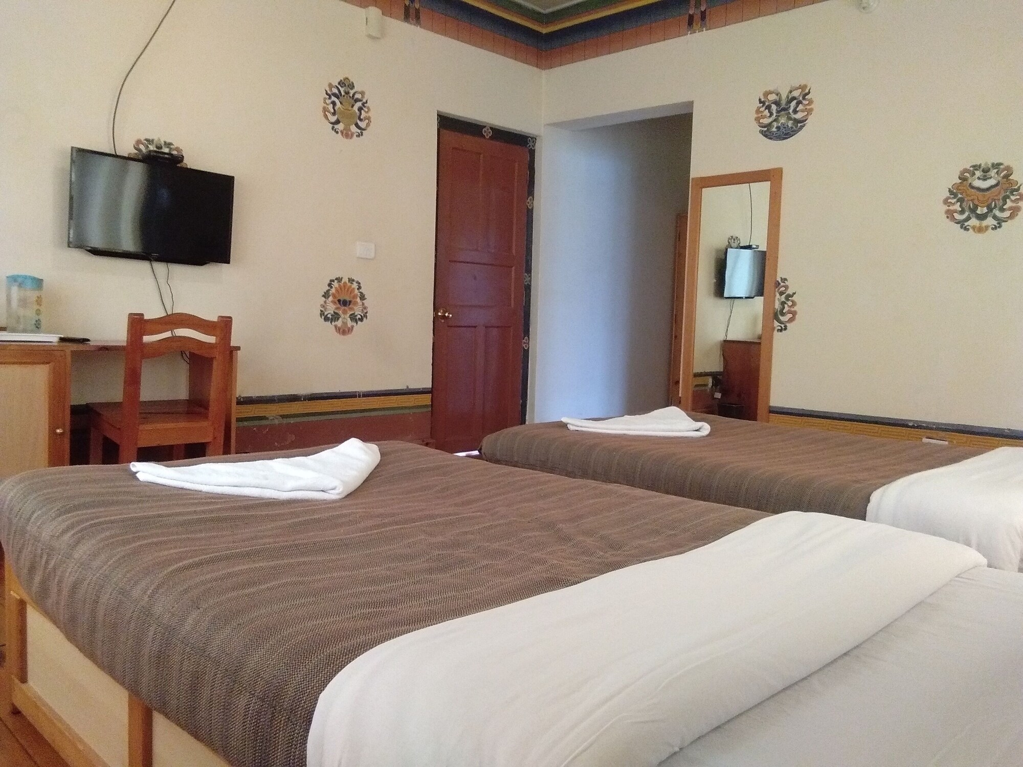 1 BEDROOM, DELUXE, TWIN BEDS, MOUNTAIN VIEW