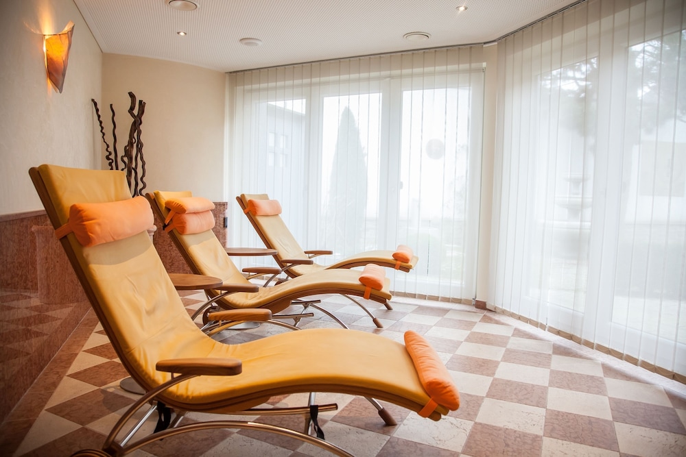 Tinschert Hotel-Restaurant-Partyservice 23/45