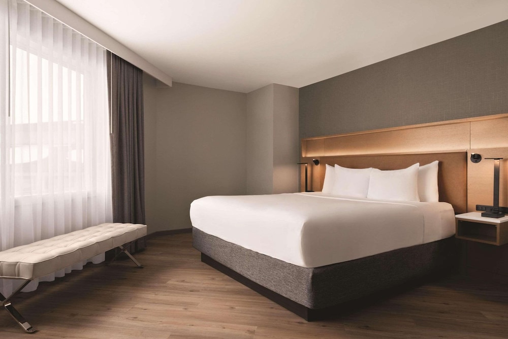 Tower, Premium, King Bed