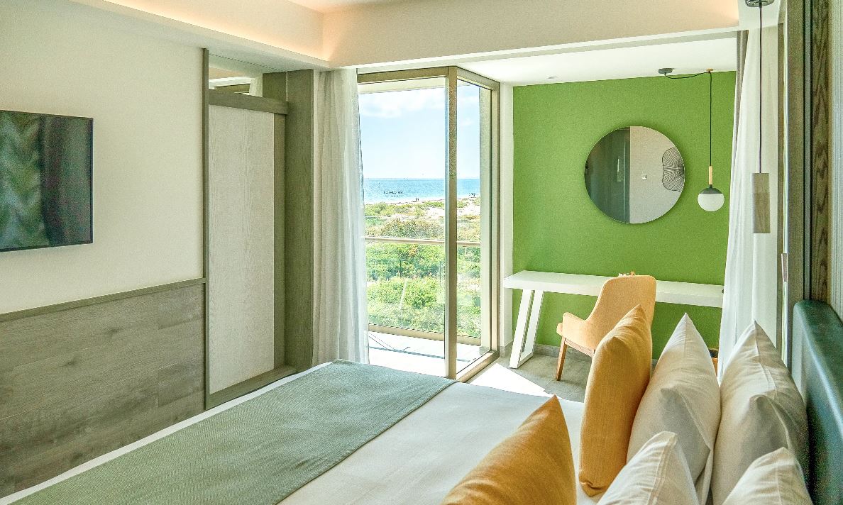 PRIVILEGE, SUITE, TERRACE