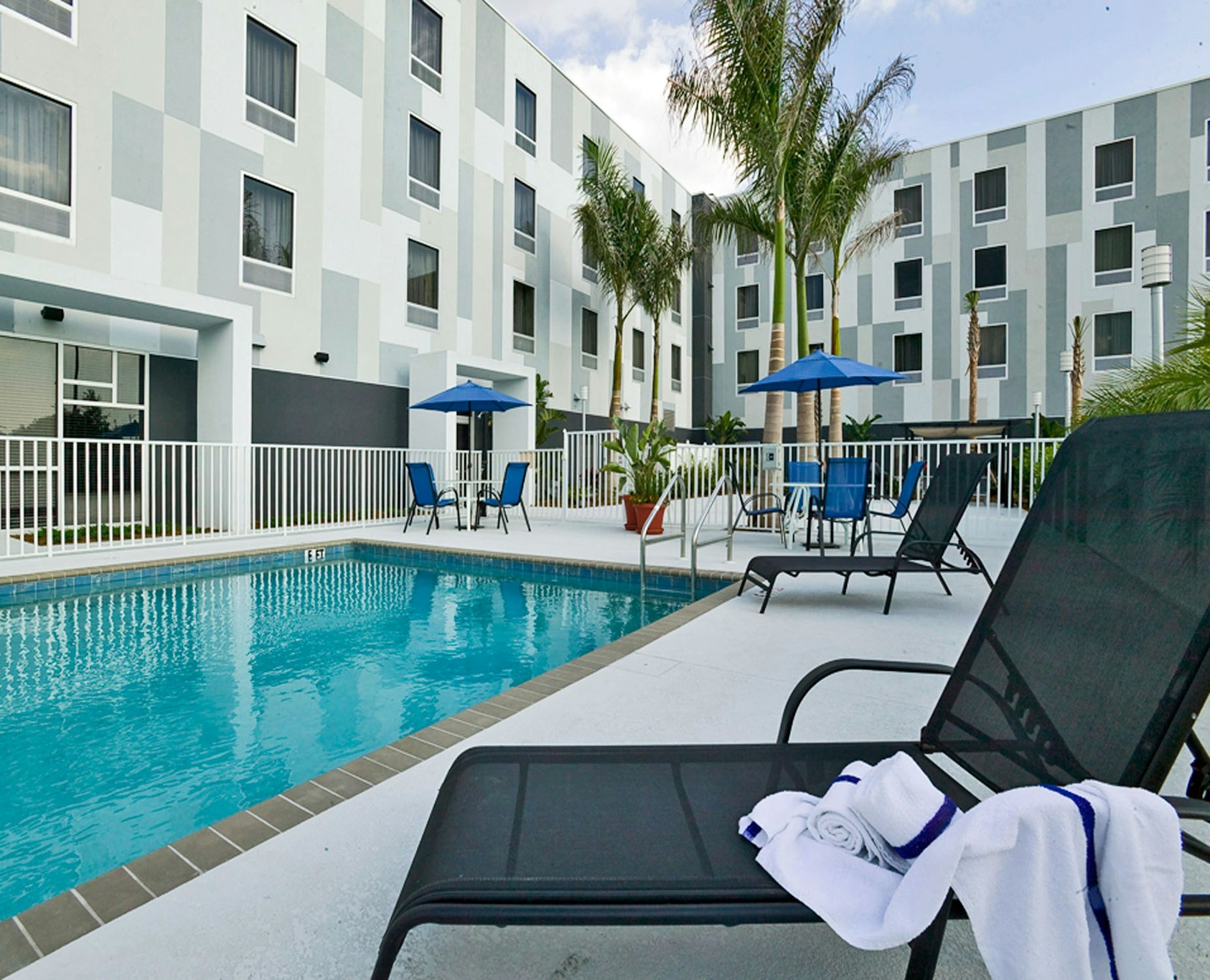 Hampton Inn and Suites Sarasota/Bradenton-Airport 67/68