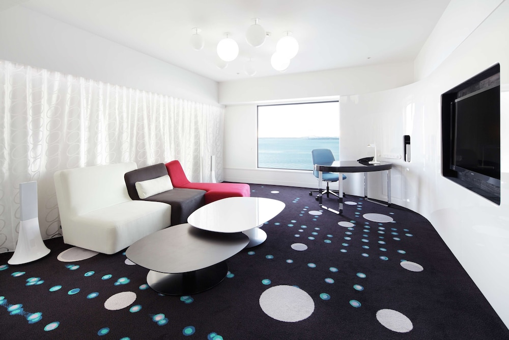 Hilton Tokyo Bay 48/76