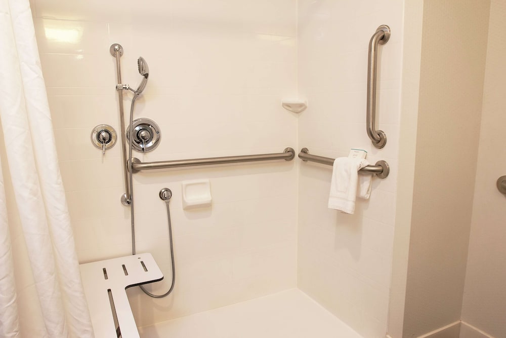 Hampton Inn & Suites Boone 11/55
