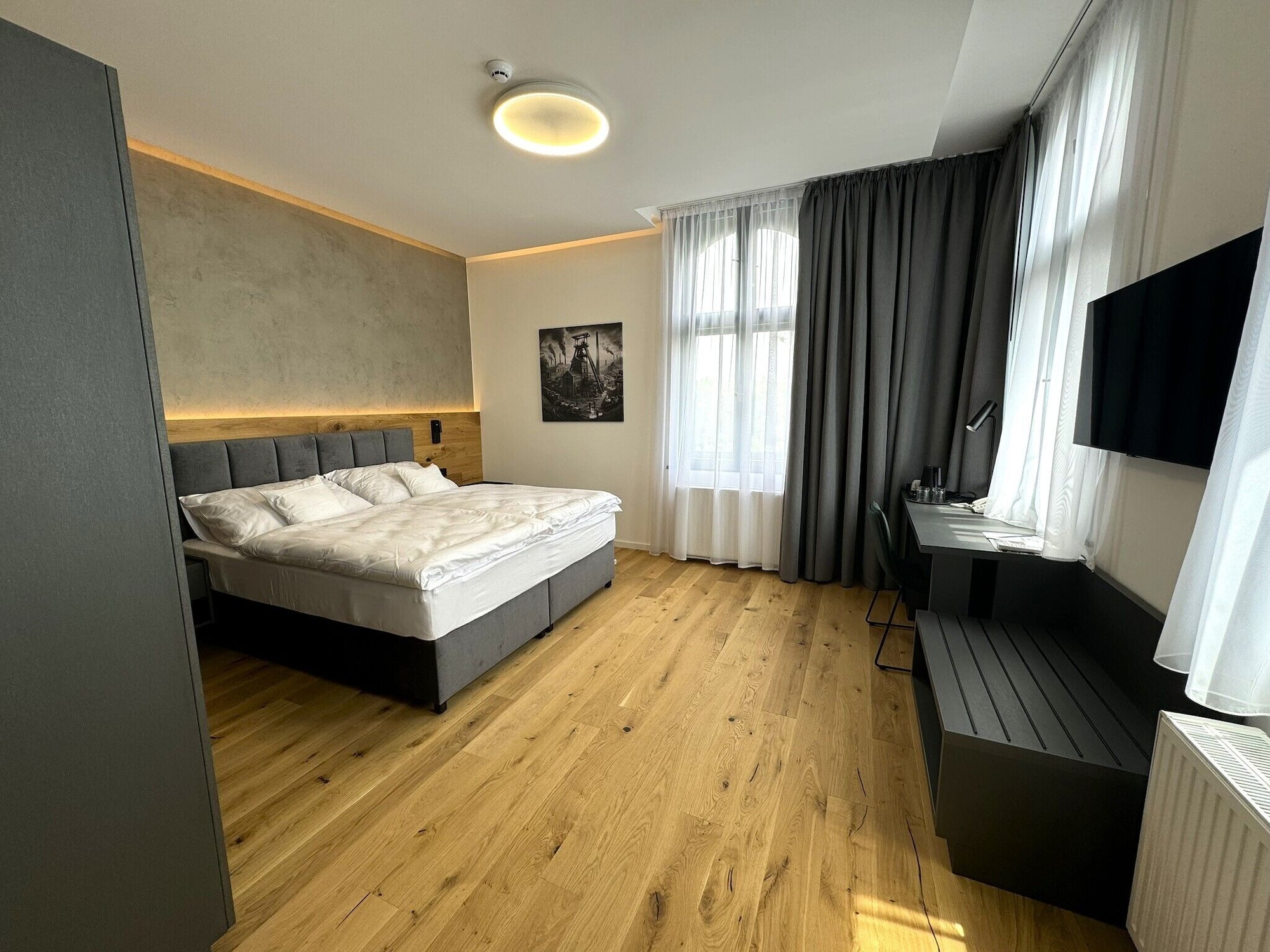 Business, King Bed