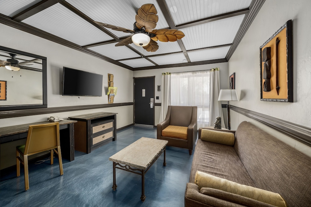 Caliente Tropics Hotel 29/34