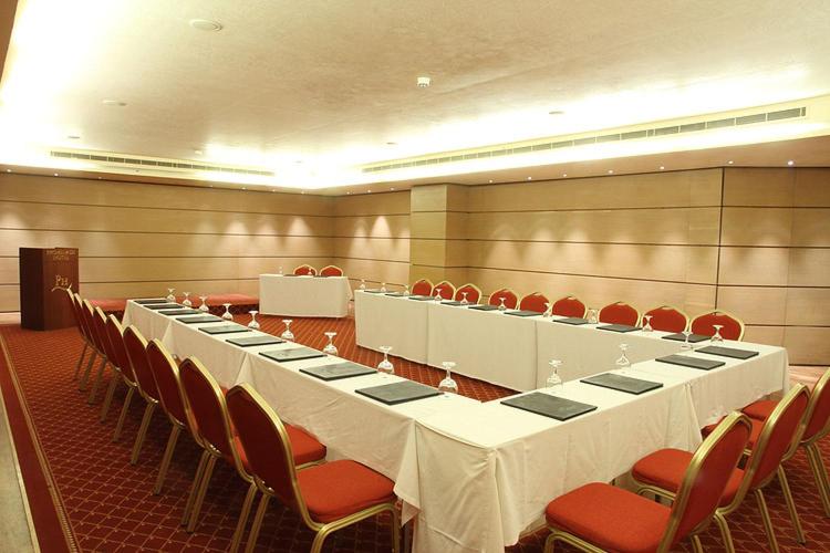 Promenade Hotel 24/25