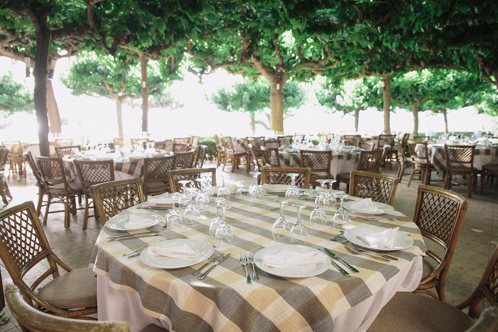 Tzaki Hotel 23/42
