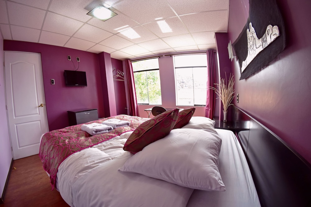 ROOM, DOUBLE BED