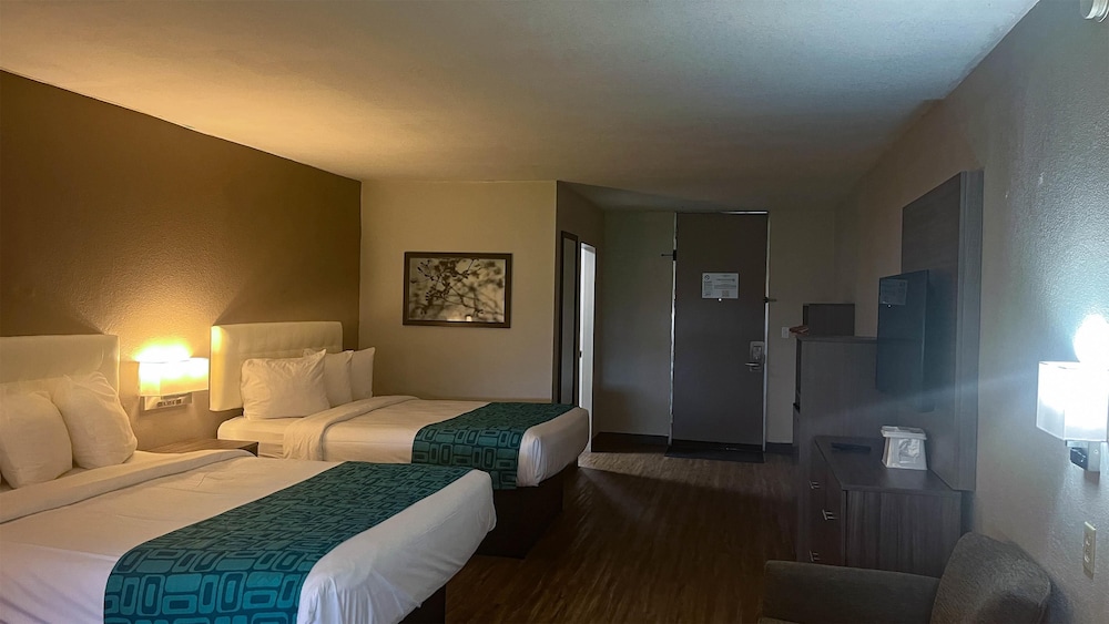 2 Queen Beds - Non-Smoking, Shower، Motel6 Lake City, FL – Medical Center 7/10