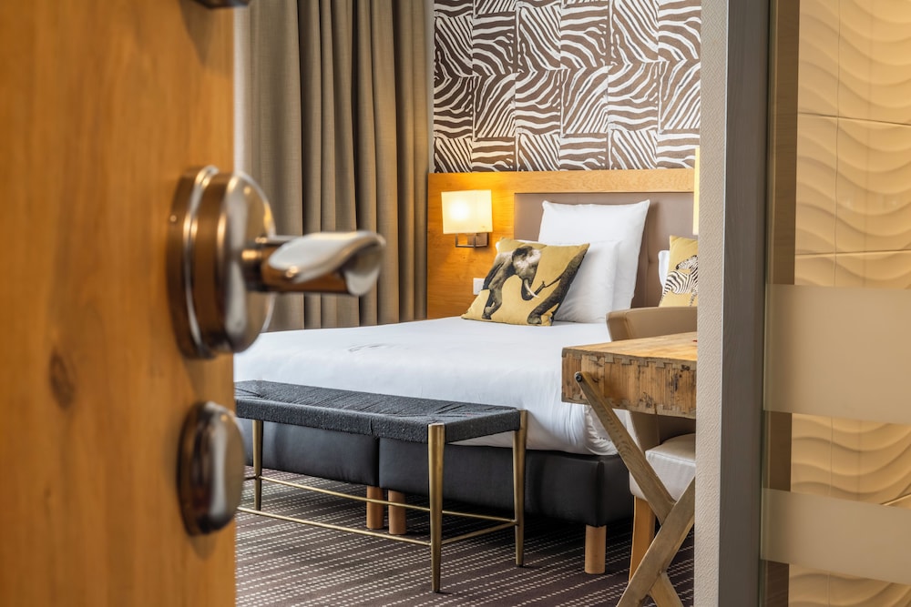 Brit Hotel Lodge 20/50