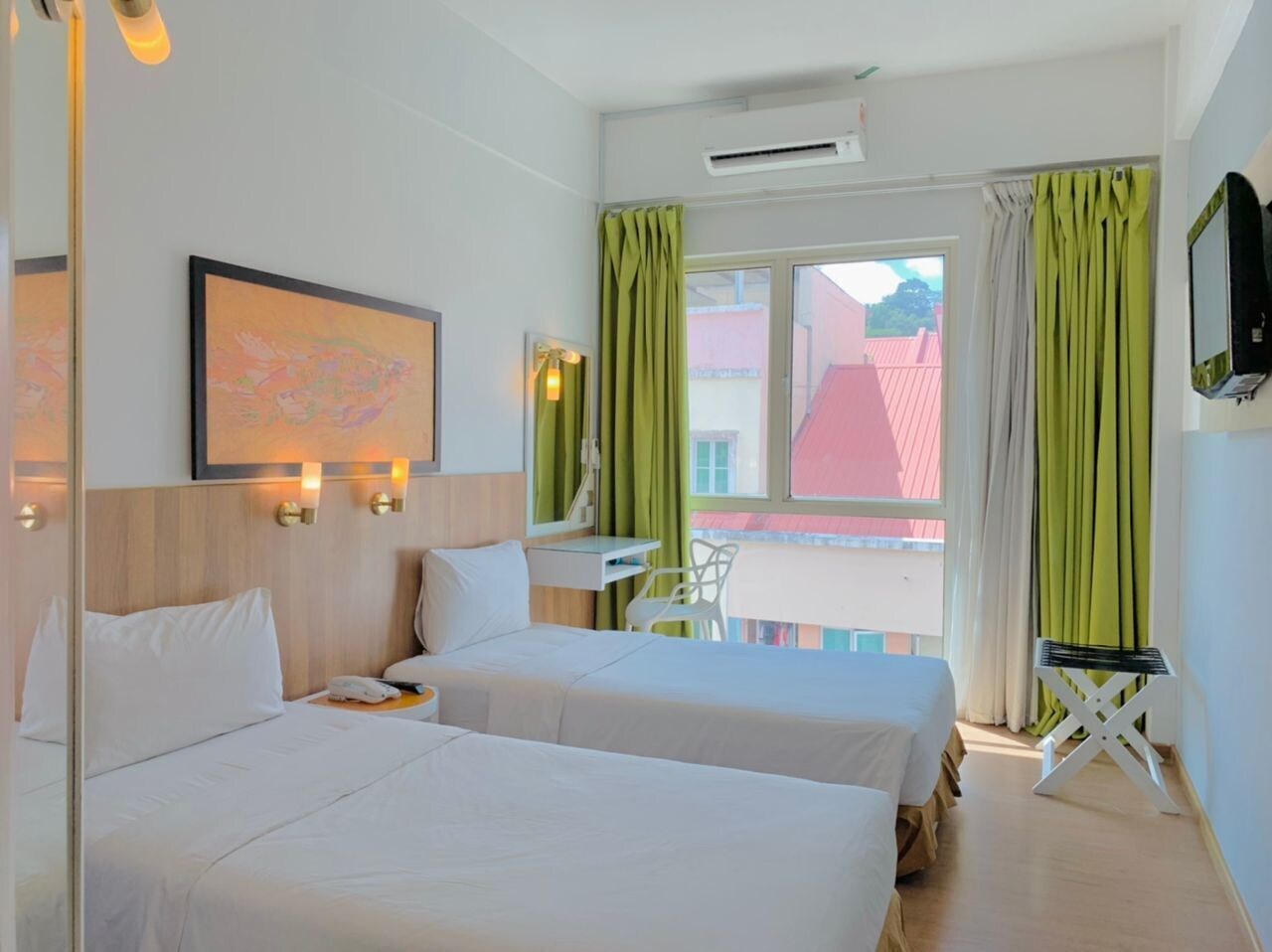 Standard, Twin Beds, City View