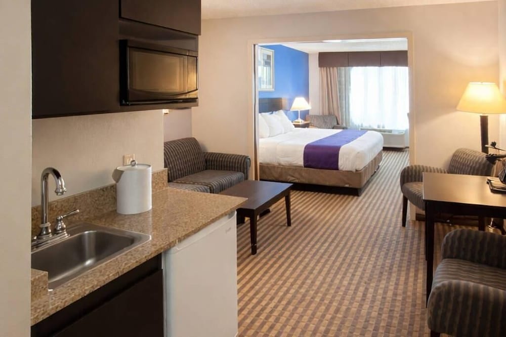 غرفة قياسية بسرير كينج، Holiday Inn Express Kalamazoo 5/5