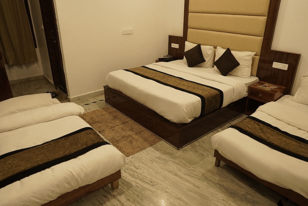 Oyo 12206 Hotel The Black Gold 16/50