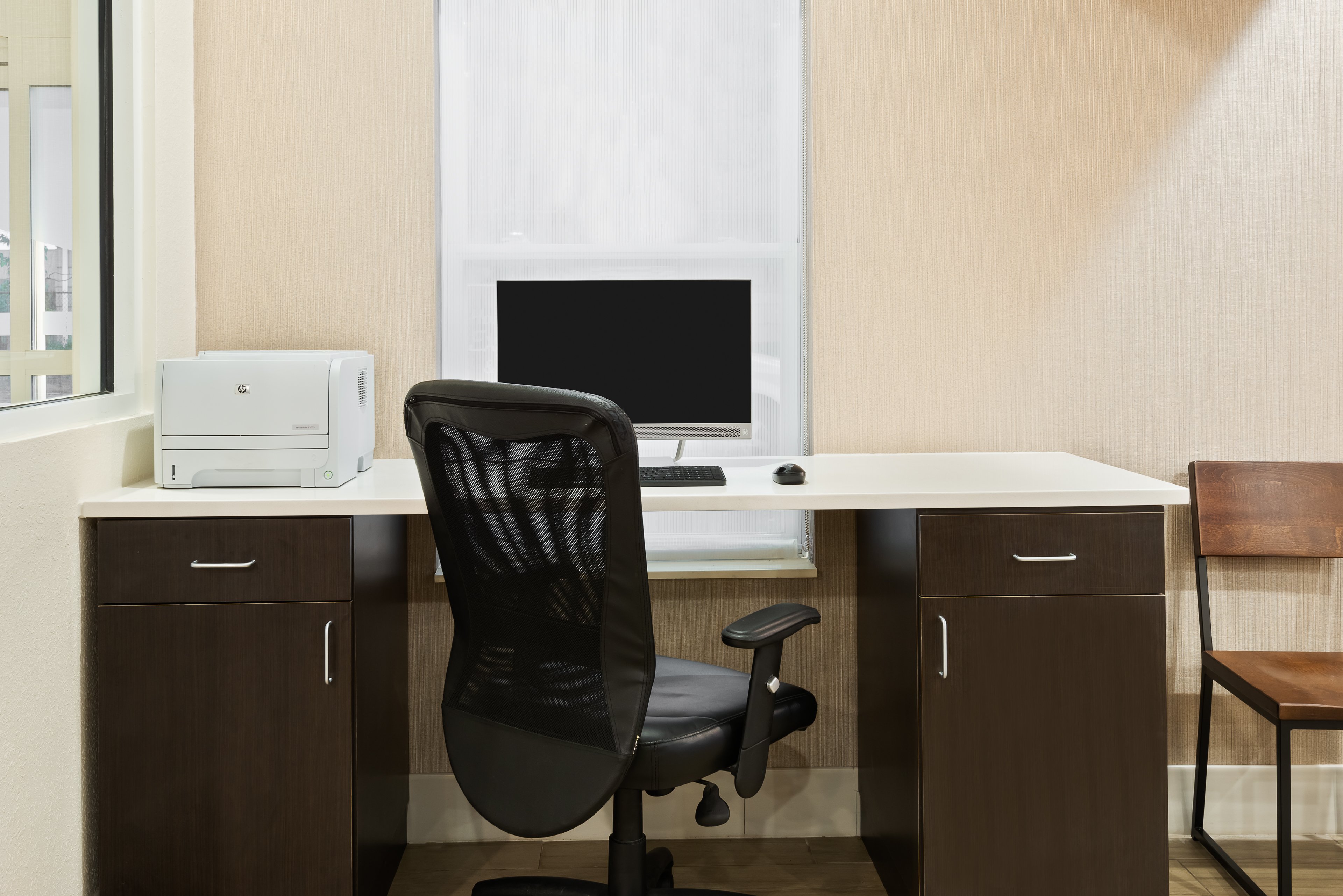 Holiday Inn Express And Suites Columbus Airport East 39/46