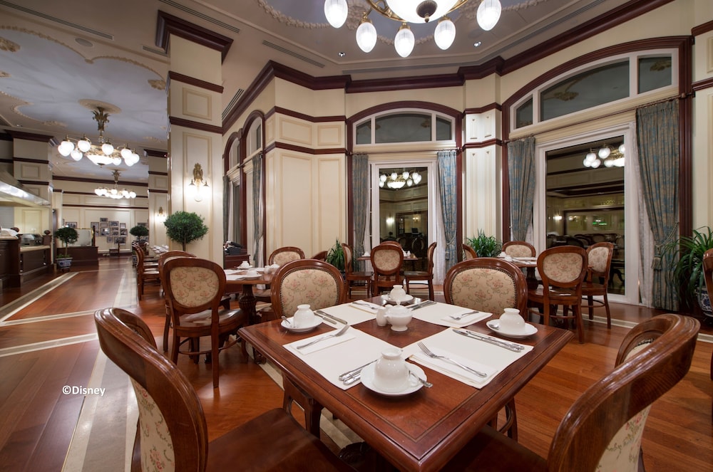 Hong Kong Disneyland Hotel 49/71