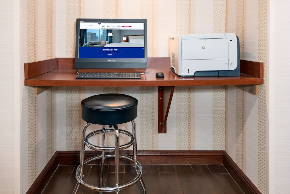Hampton Inn Hartford Airport 37/44