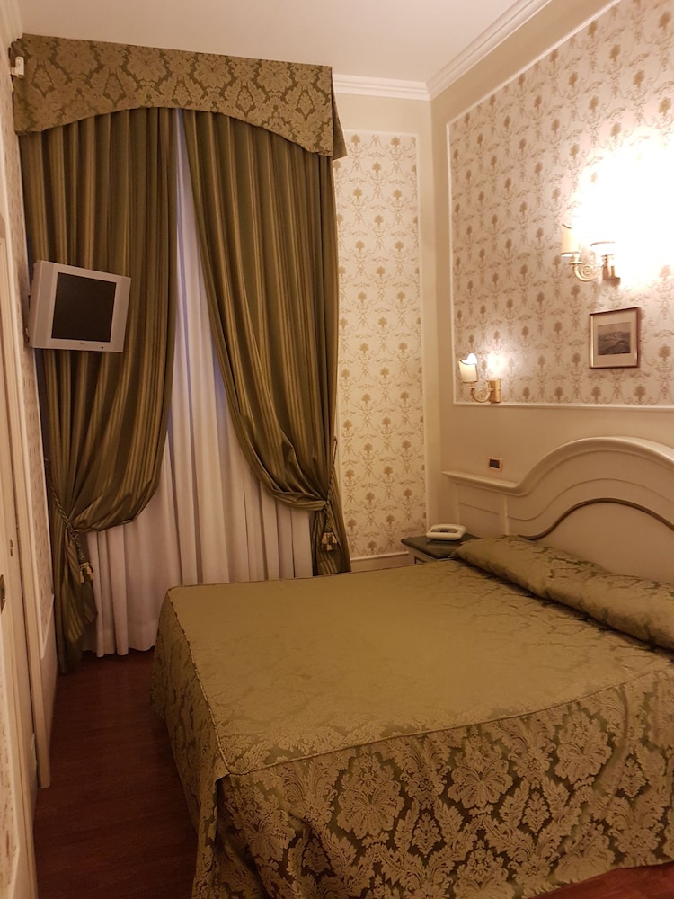Hotel Dina 38/53