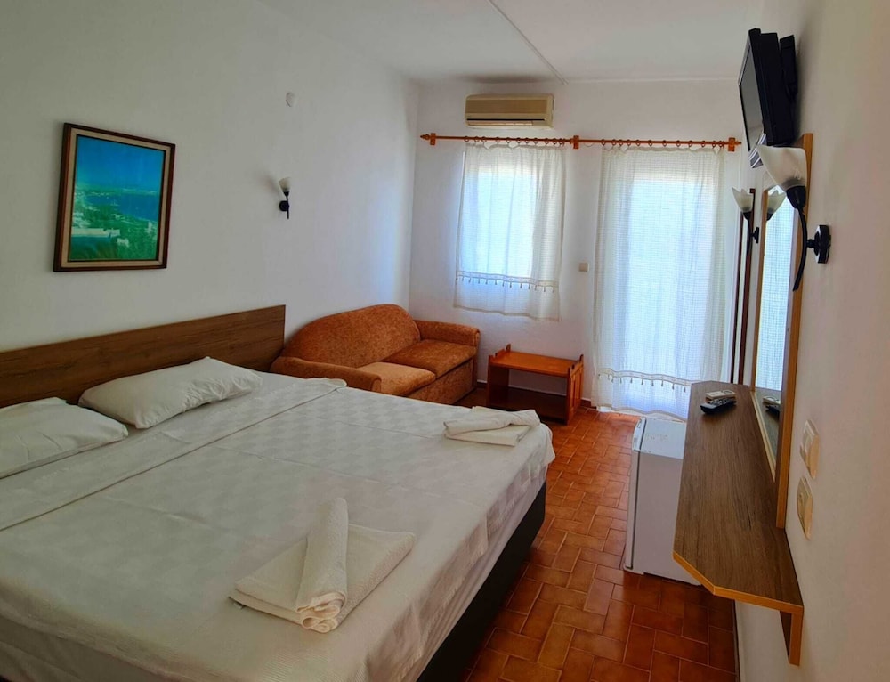 Nagi Beach Hotel 22/70