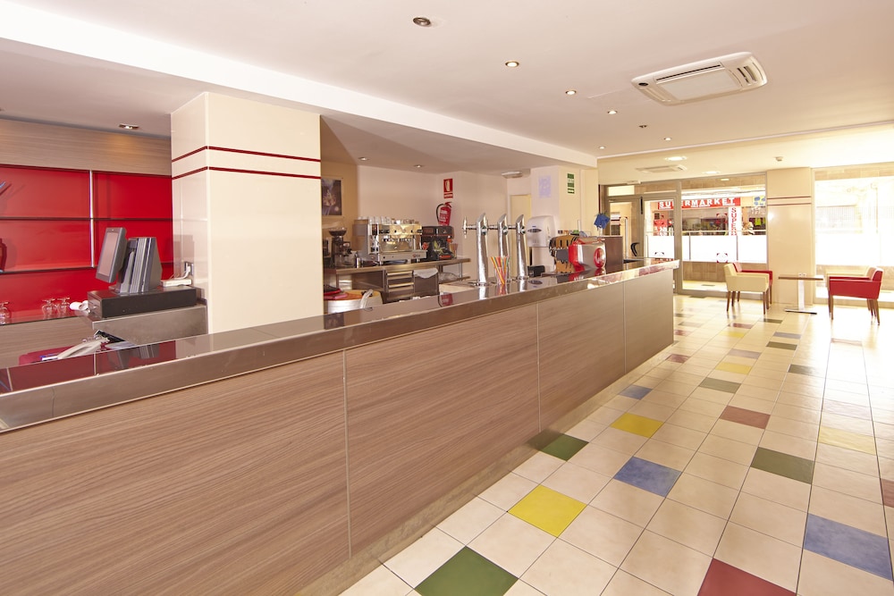 Caribbean Bay Hotel 4/32