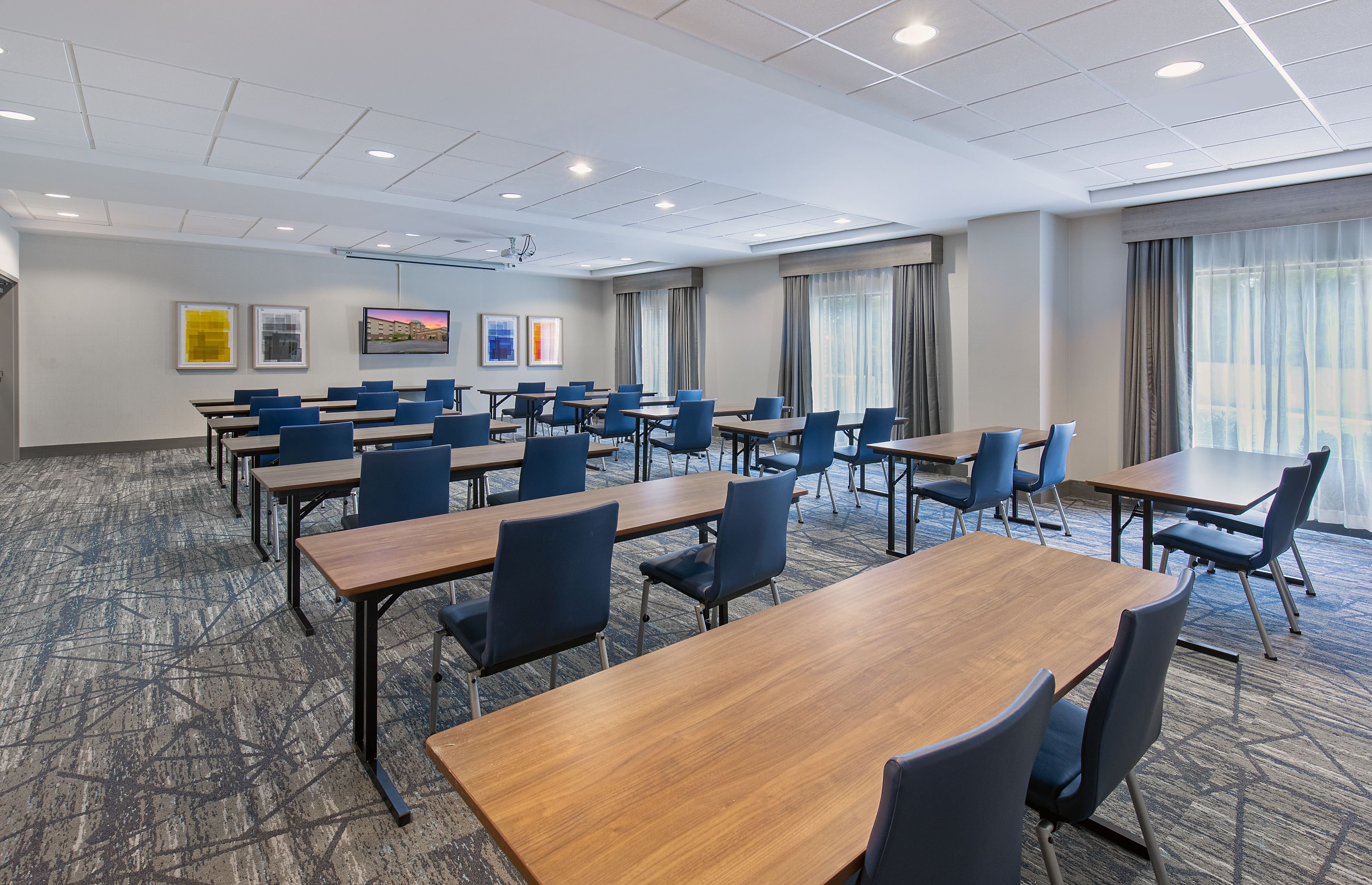 Holiday Inn Express Hotel And Suites Cleveland Northwest 57/61