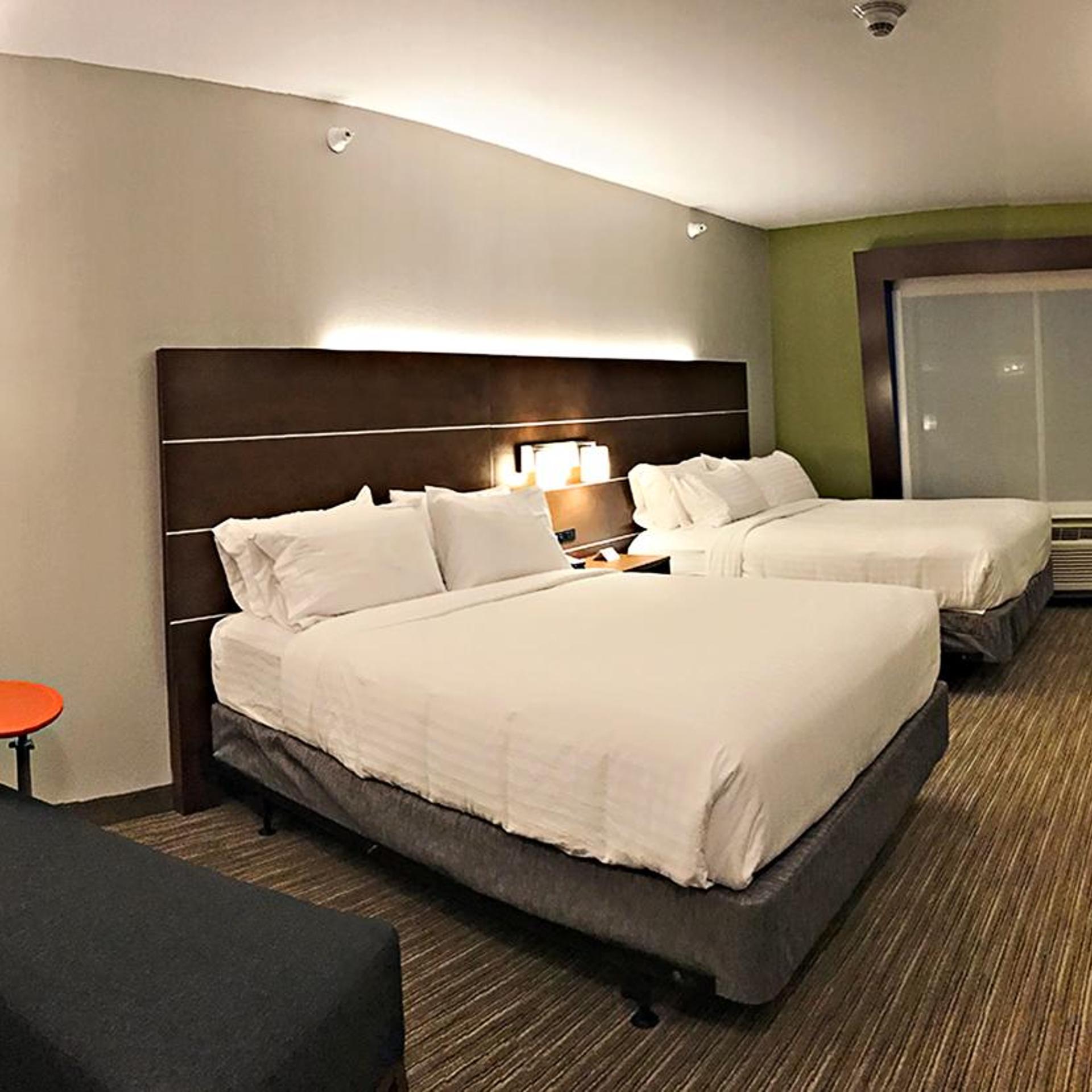 Standard, 2 Queen Beds, Bathtub, Accessible