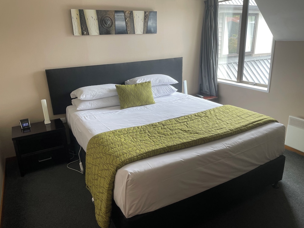 DELUXE, SUITE