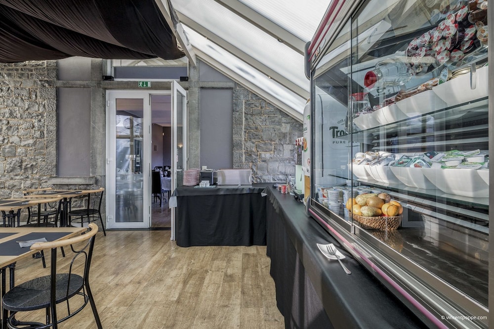 restaurant-cafeteria