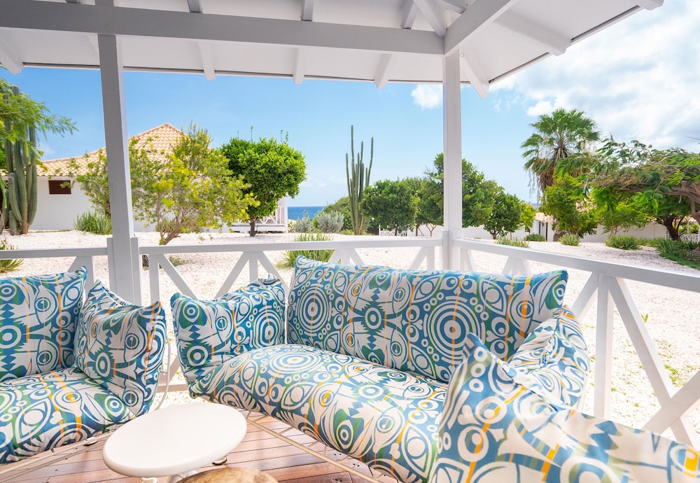 Papagayo Beach Resort 36/72