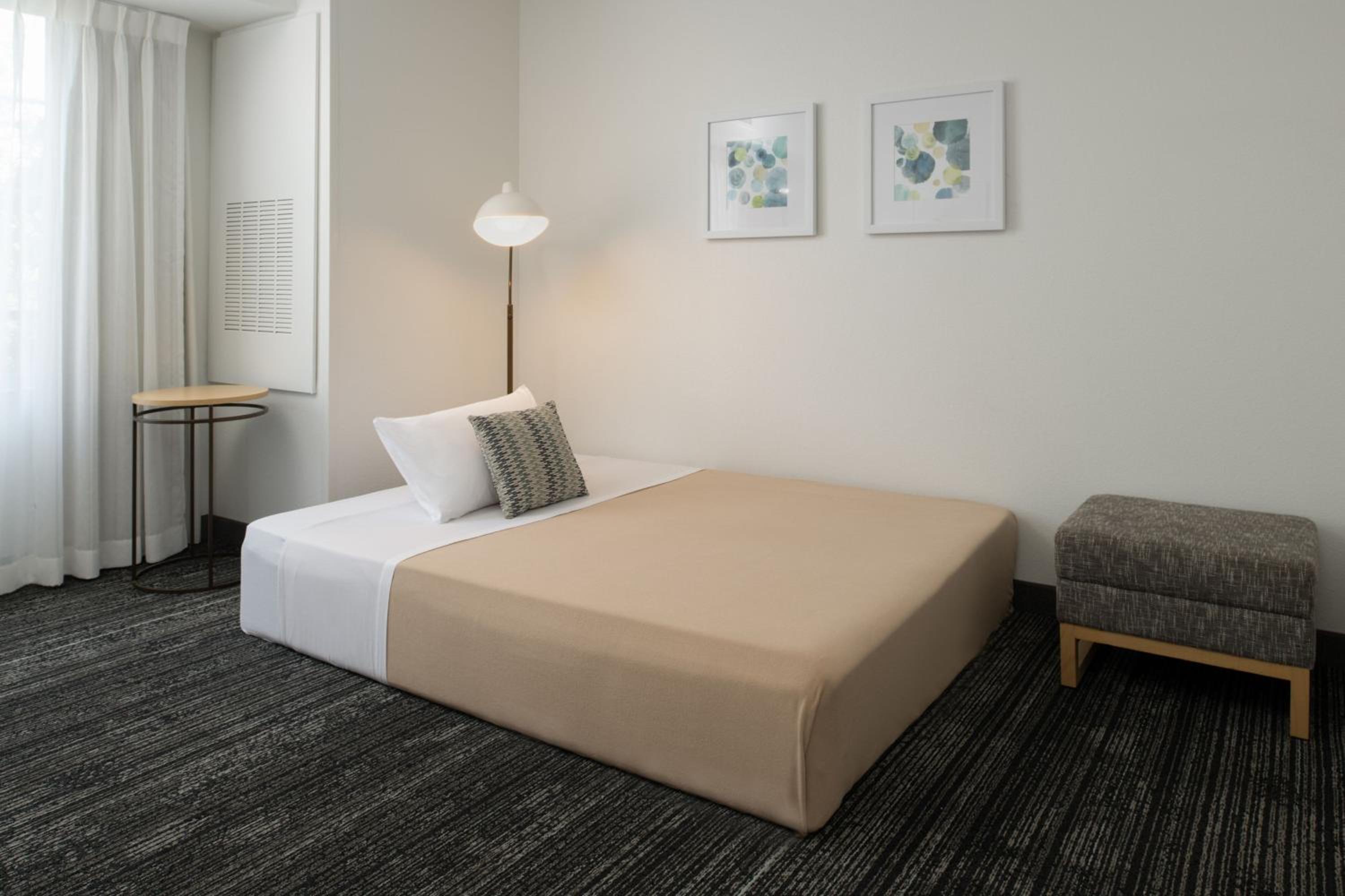2 Bedrooms, Suite