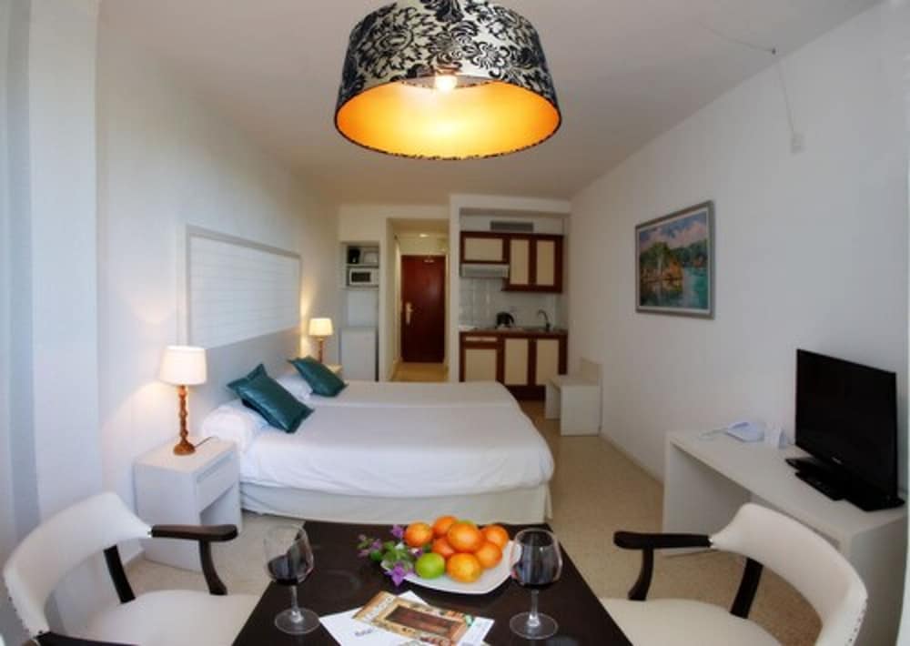 Hotel Apartamentos Cala Santanyi 58/70
