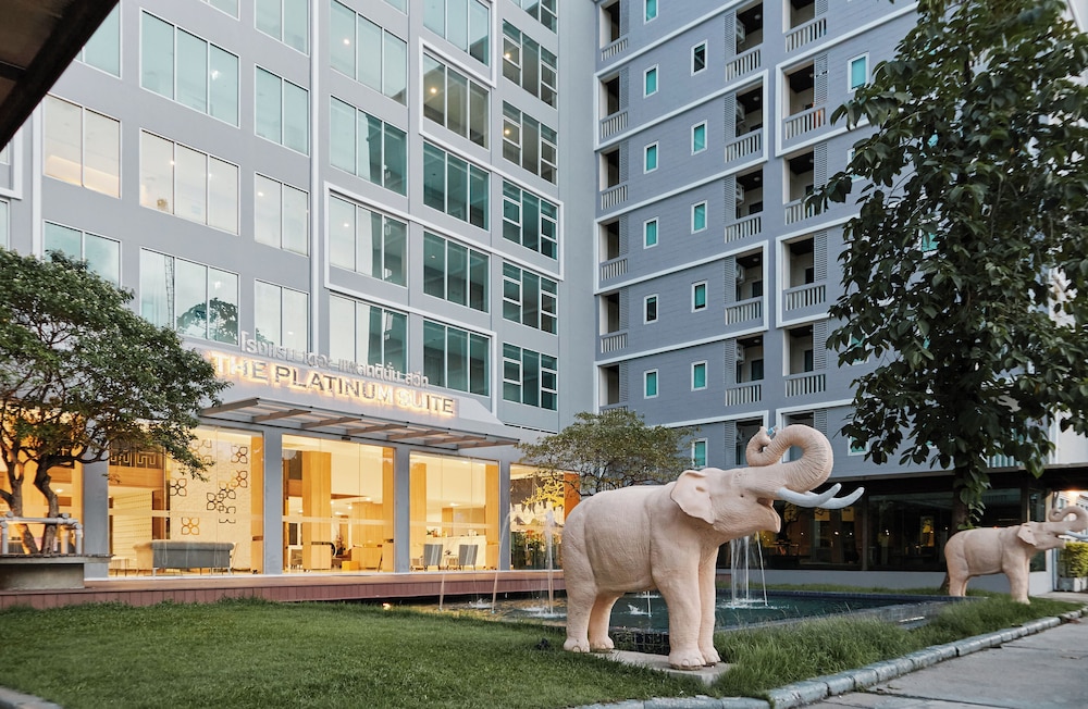 Sunday Platinum Suites 43/50