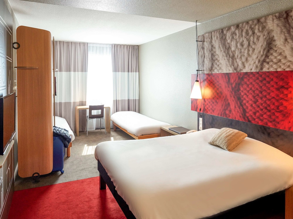 Ibis Cholet 8/36