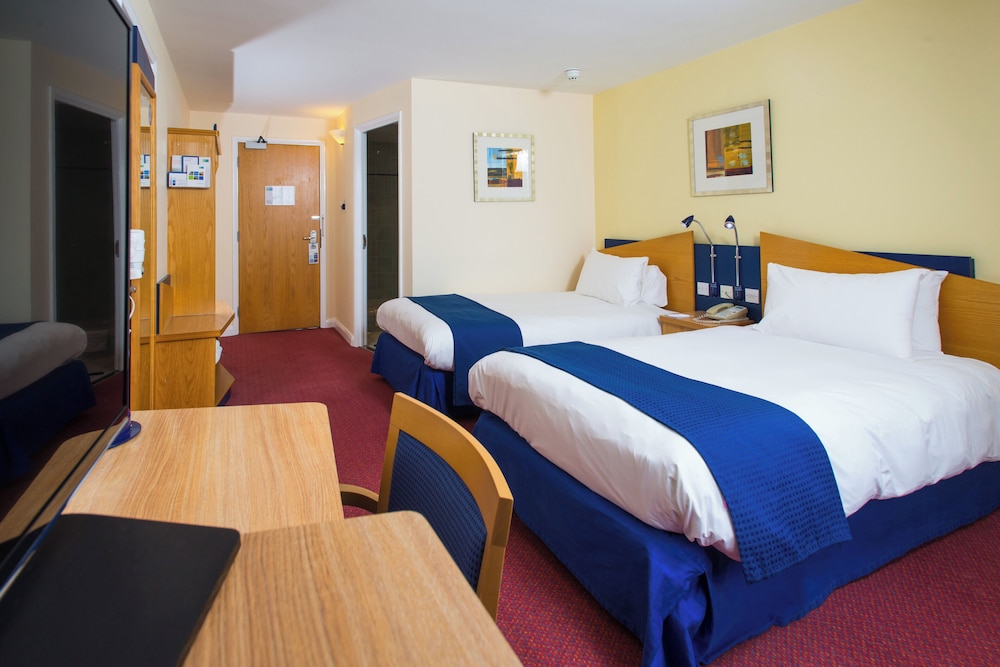 HOLIDAY INN EXPRESS BRADFORD CITY CENTRE 10/45