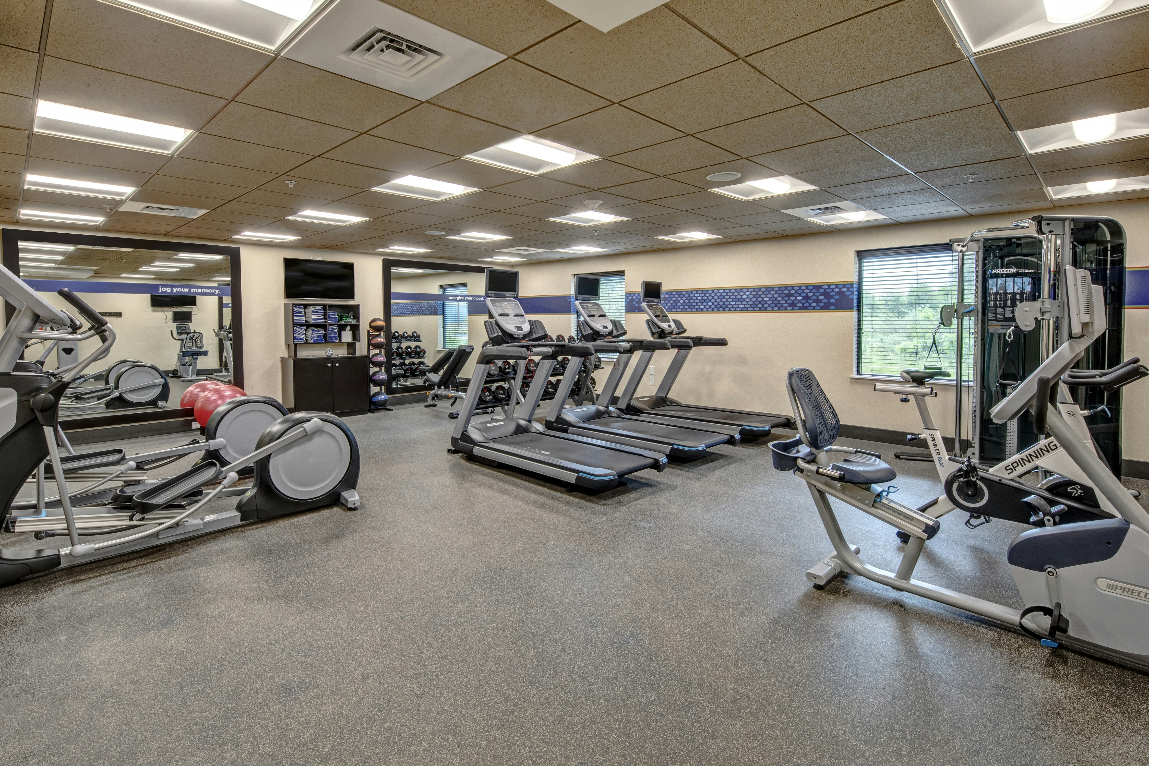 Hampton Inn and Suites Culpeper 14/18