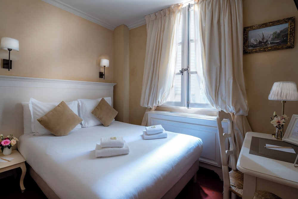 ECONOMY, DOUBLE BED, CITY VIEW