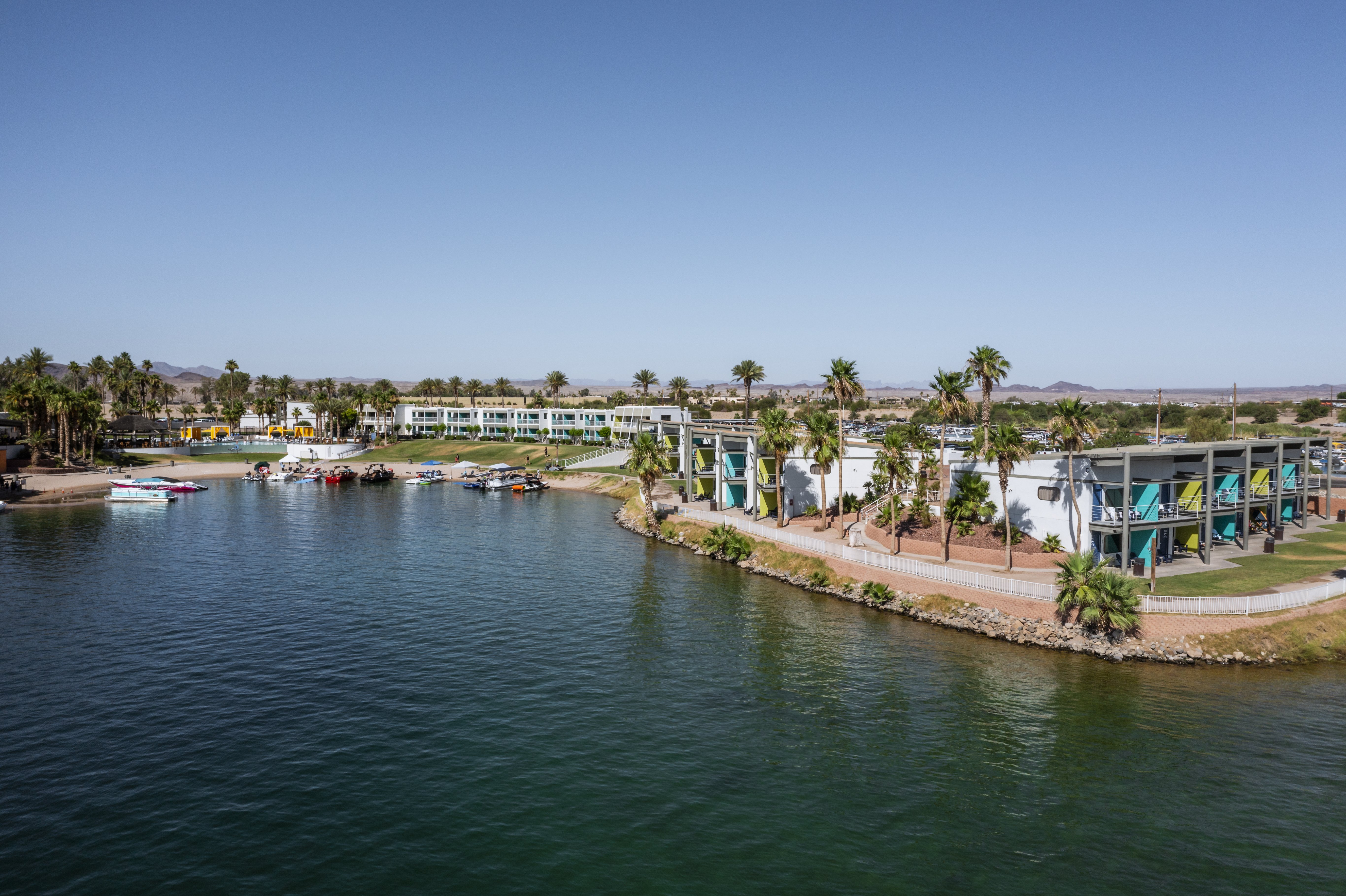 The Nautical Beachfront Resort 64/70