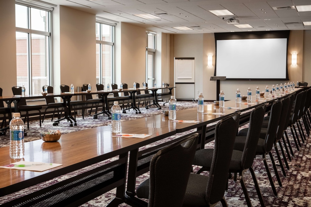 Hyatt Place Kansas City Lenexa City Center 48/56