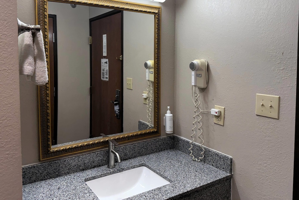 Super 8 By Wyndham Frankfort In 19/20