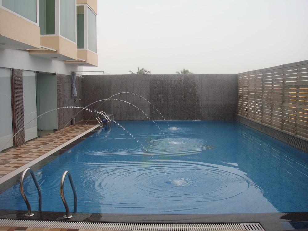 Hotel Chennai Le Palace 36/72