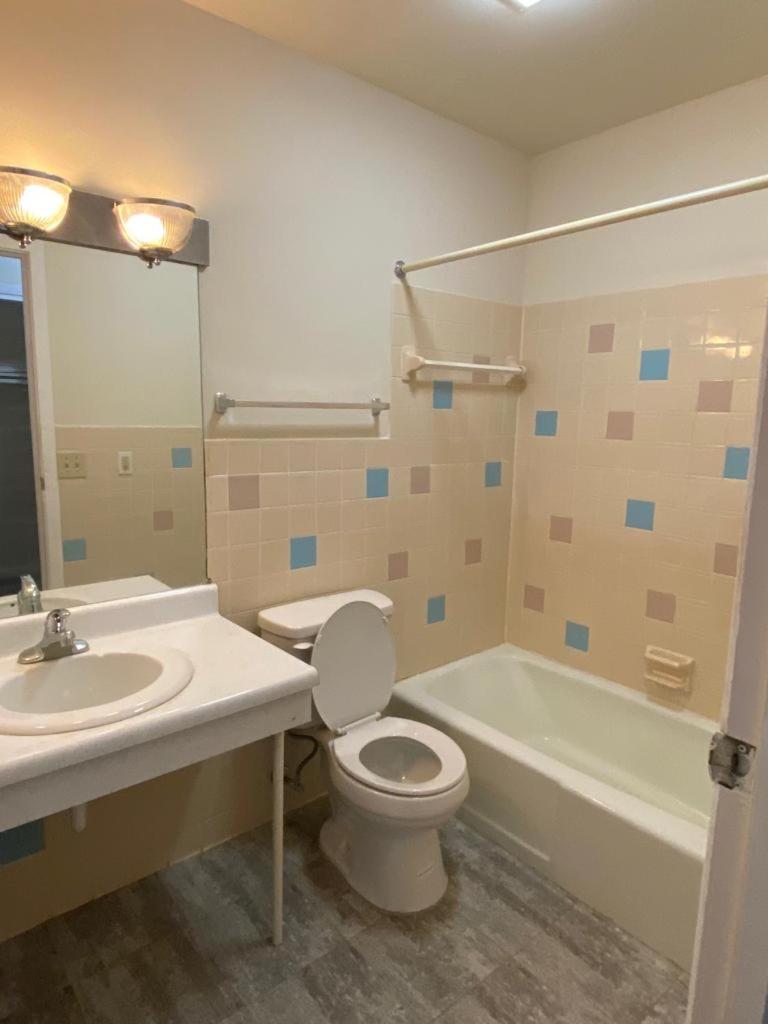 Country Club Inn &amp; Suites 48/51