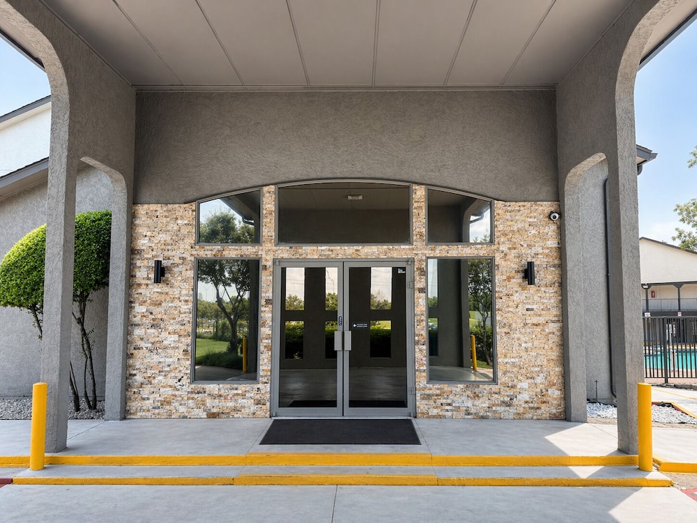 Studio6 Suites Mesquite, TX – Gross Rd 10/67