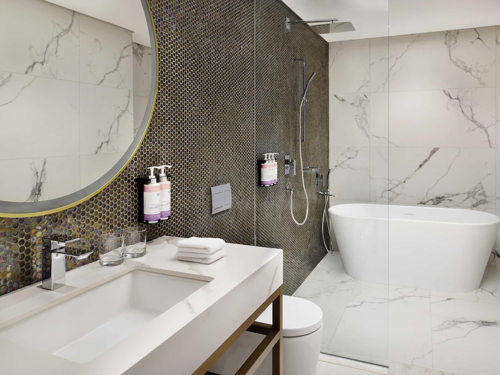 Movenpick Jumeirah Village Triangle 82/82