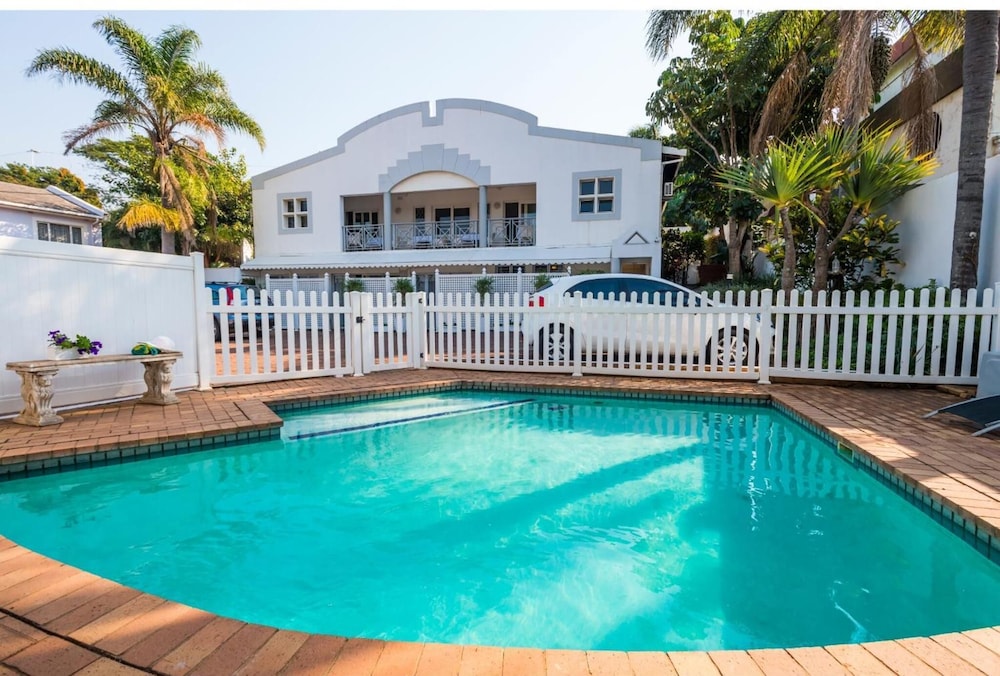 Flamingo Lodge 63/69