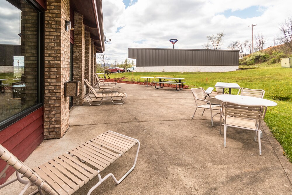 Quality Express Inn Suites Mineral Wells 47/49